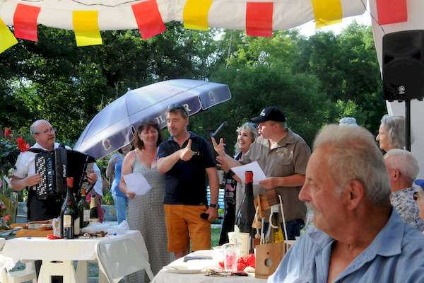 Photo du groupe vocal avec Daniel et Marie-Claude