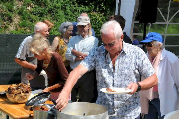 Photo du service du plat chaud