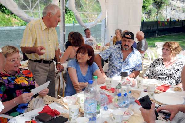 Photo de la table de la famille d'Alain et Sylviane