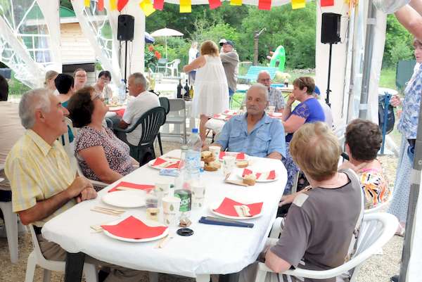 Photo de la table de la famille Midol 