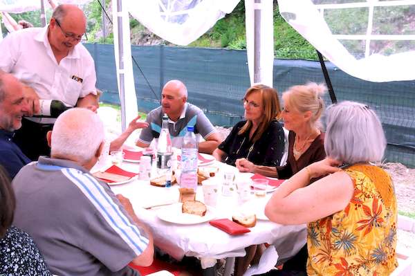 Photo de la table des cousins de Savoie et de Haute-Savoie