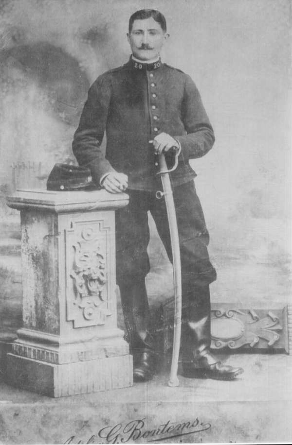 Photo d'Antonin Gaillard, en uniforme, à Nancy, en 1909