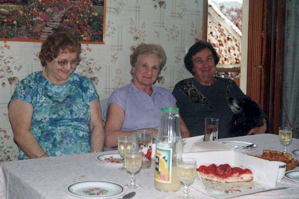 Photo de Jeanine, Andrée et Camille