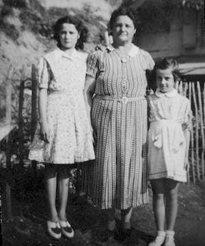 Ginette, Antoinette Comte et Monique en 1949