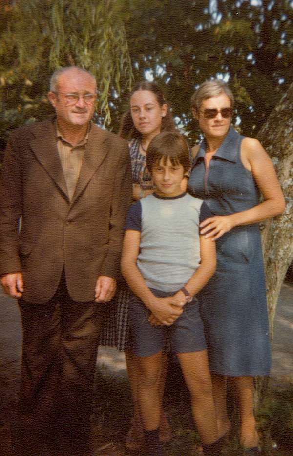 Photo d'Emile, Monique et de ses enfants en août 1979
