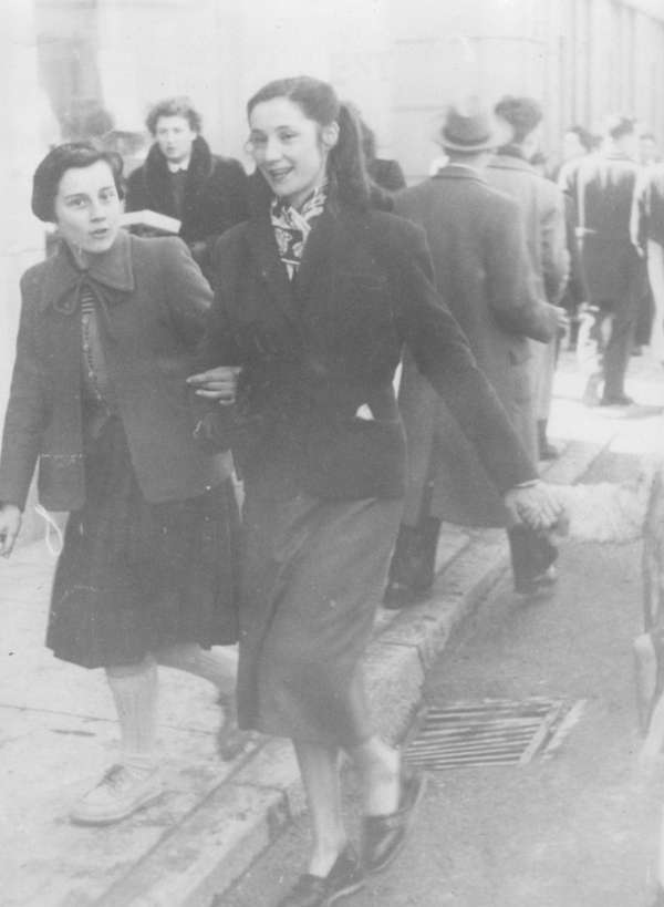 Photo de Ginette et Monique à Chambéry en 1954