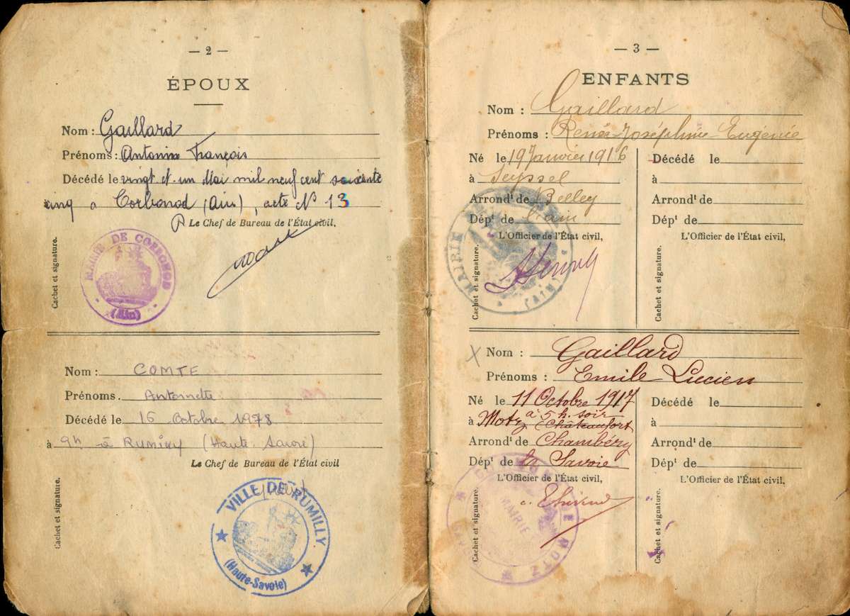 Photo des pages 2 et 3 du livret de famille