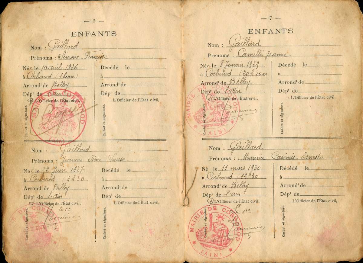 Photo des pages 6 et 7 du livret de famille