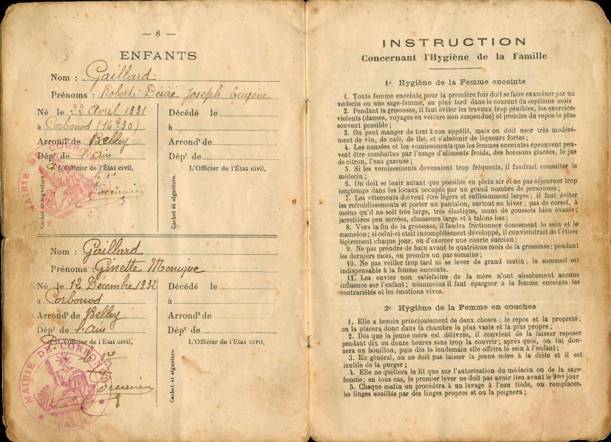 Photo des pages 8 et 9 du livret de famille